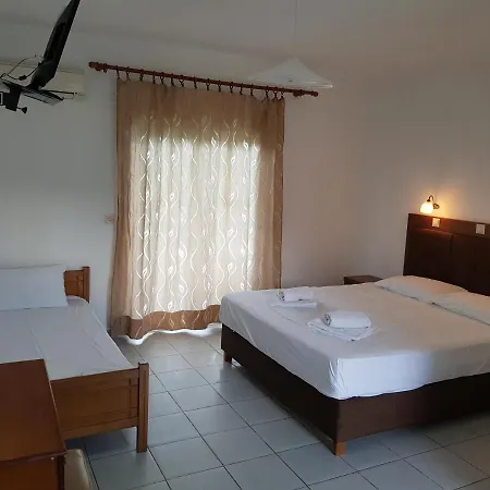 Suzie Aparthotel *