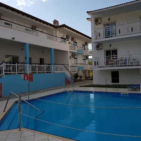 Suzie Aparthotel *