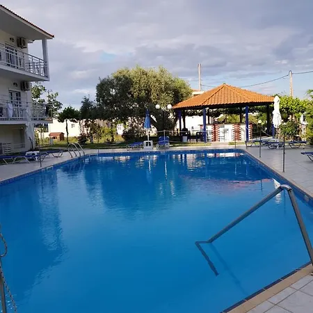 Suzie Aparthotel *