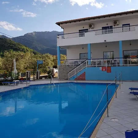 Suzie Aparthotel *